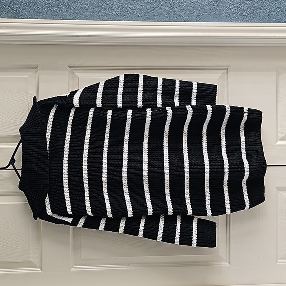NWT Derek Heart Striped Oversized Neckline Quarter Zip Sweater BLK/White Medium - Picture 5 of 11